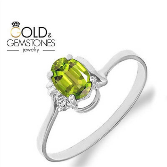 Jewelry - 14K White Gold Ring w/ Natural Peridot and Diamond